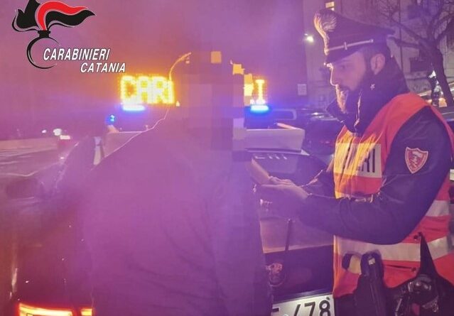 Catania, alla guida ubriaco: i Carabinieri lo denunciano e gli ritirano la patente